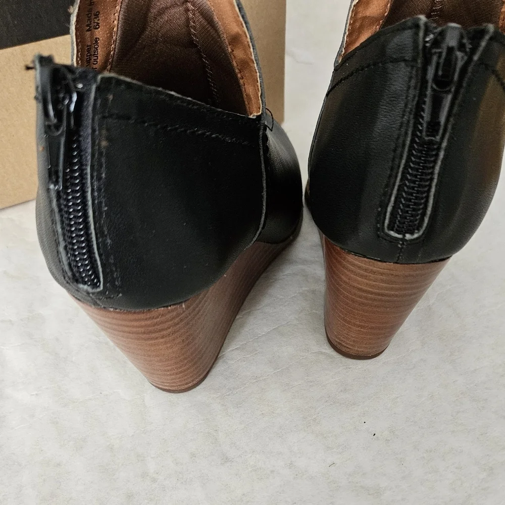 Mark Jenkins Vino Leather Black Wedge Open Toe Shoes